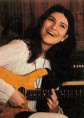 /album/fotos-antigas/laura-pausini-tocando-guitarra-jpg/